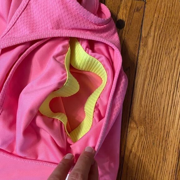 Under Armour pink sleeveless racerback‎ built in bra running workout tank top - Picture 3 of 5